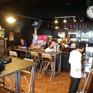 Inncrowd Backpackers 2 *** Singapur